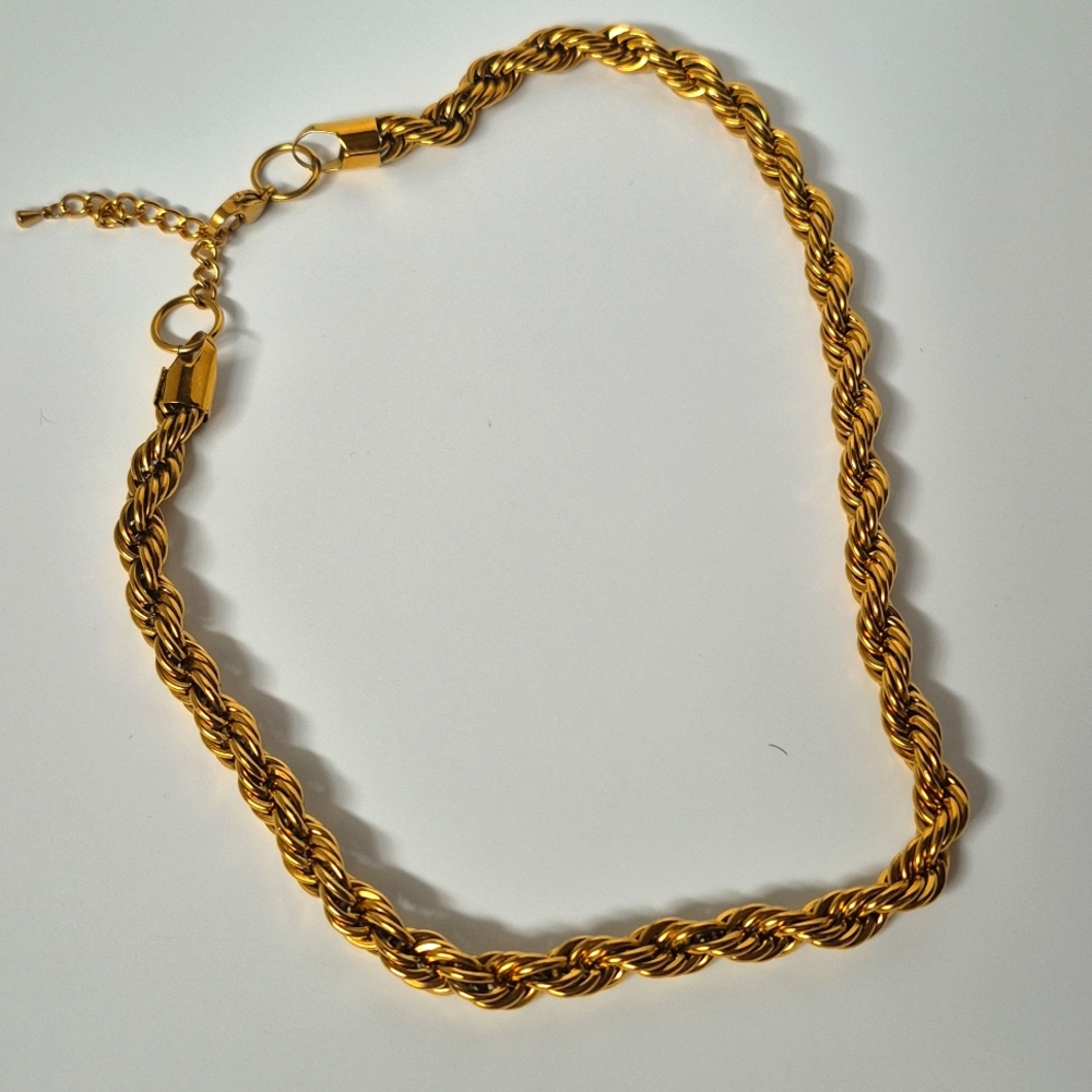 Luxurious Gold Rope Chain Necklace